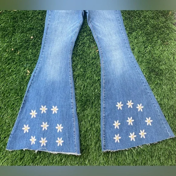 FOREVER 21
Medium Blue Embroidered Floral Flare Jeans Size 26 - Picture 7 of 8